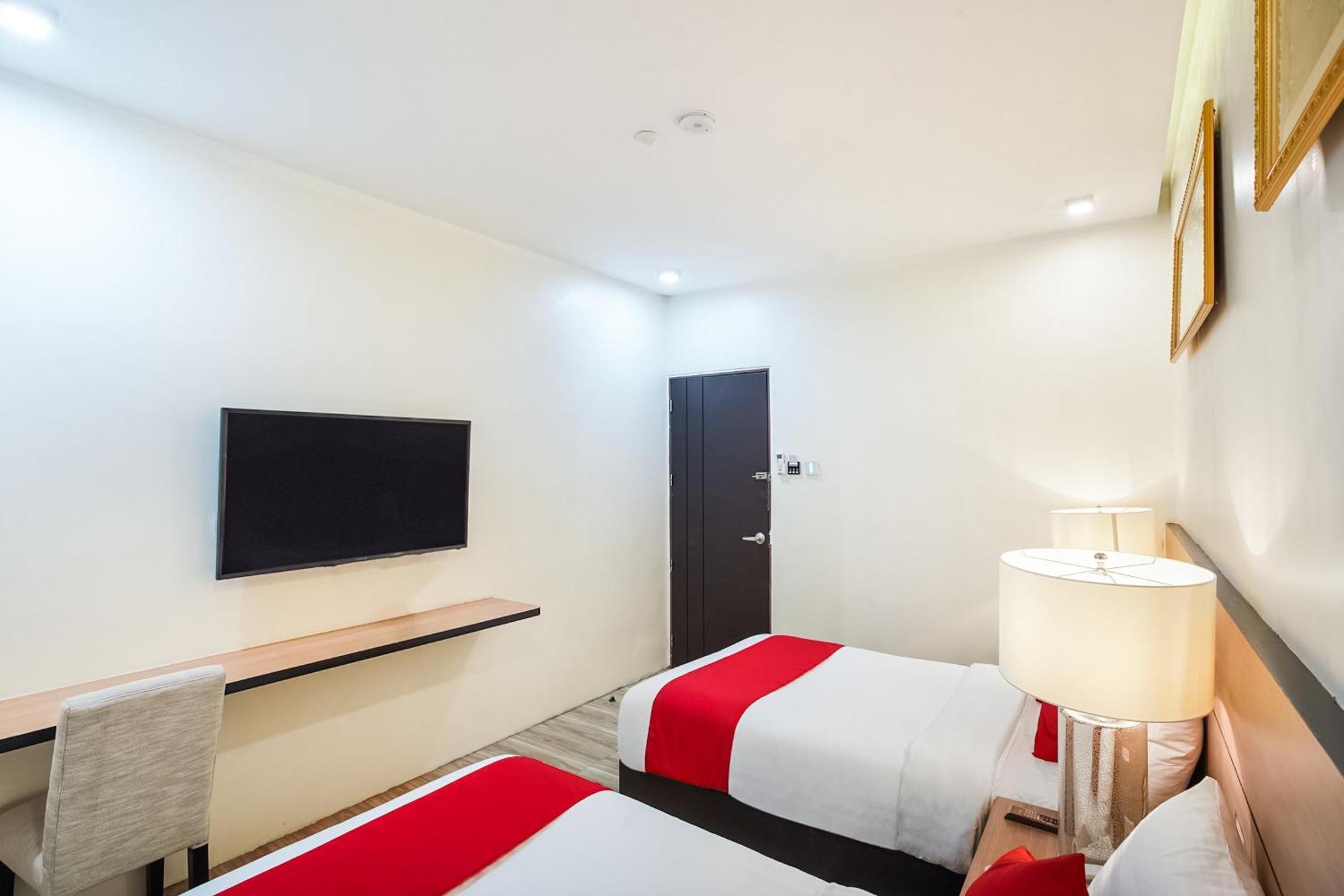 Oyo 489 Casa Mia Hotel Suites General Santos City Bagian luar foto